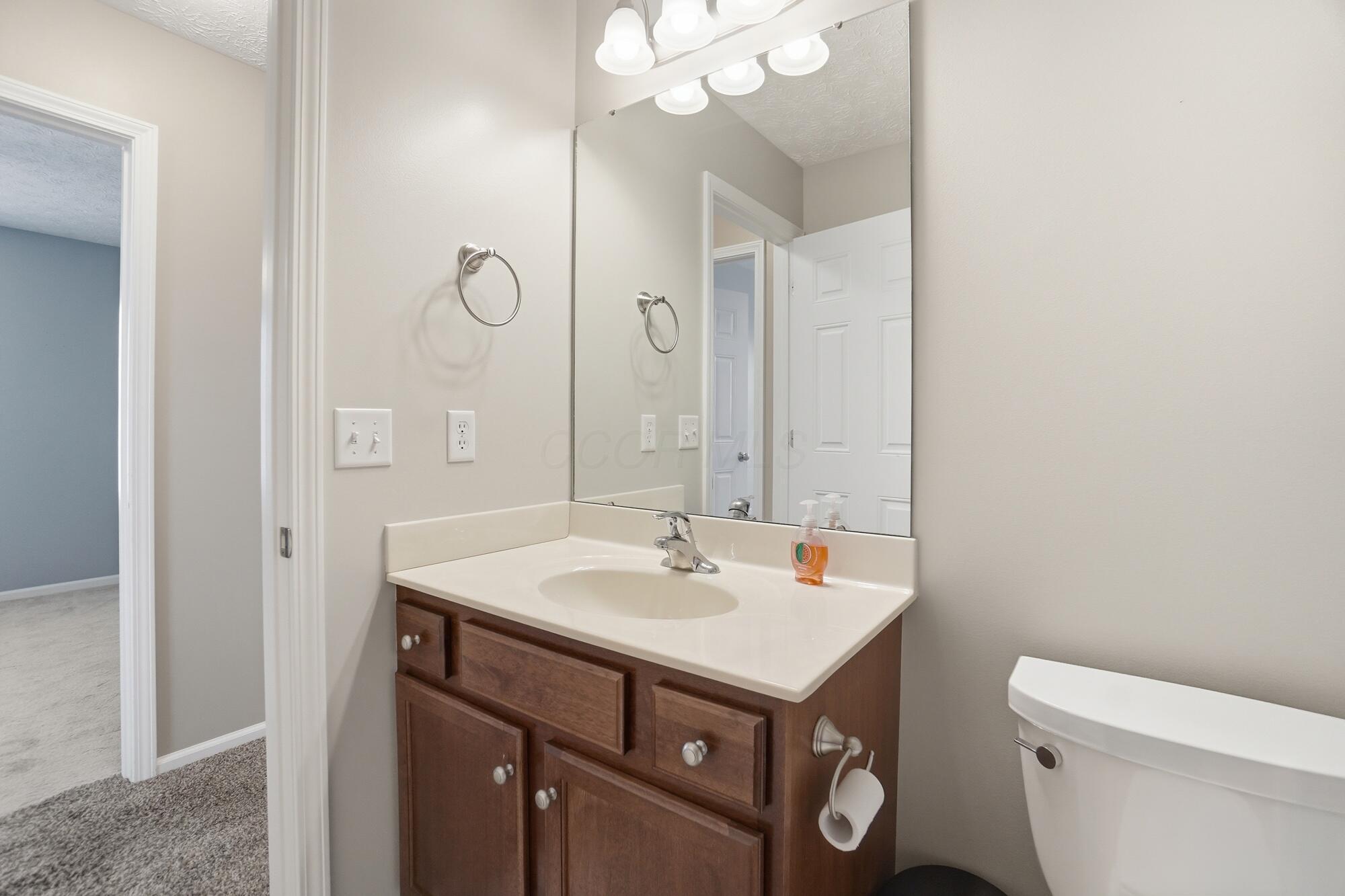 1728 Hunters Ridge Drive Troy, OH 45373 - Photo 32 of 47 Main Full Bath - 1728 Hunters Ridge Drive, Troy, OH 45373