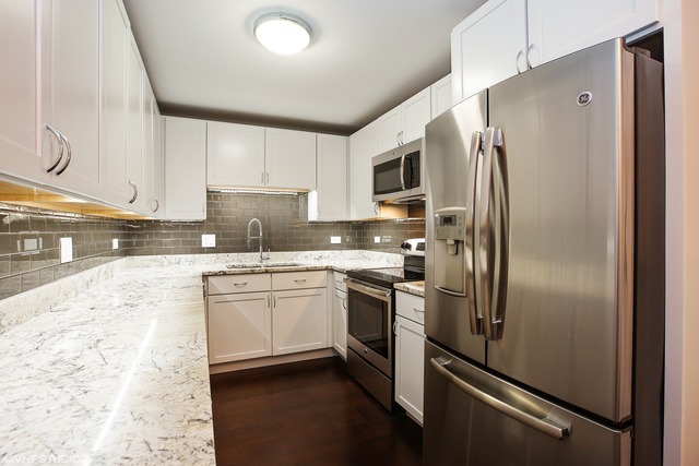 3033 North Sheridan Road, Unit 304 Chicago, IL 60657 - Photo 3 of 10