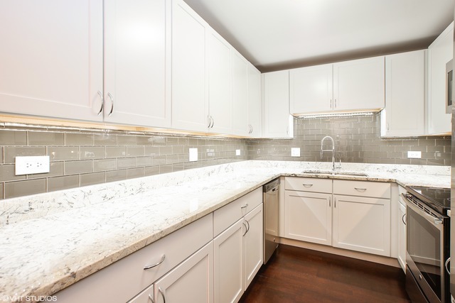 3033 North Sheridan Road, Unit 304 Chicago, IL 60657 - Photo 4 of 10