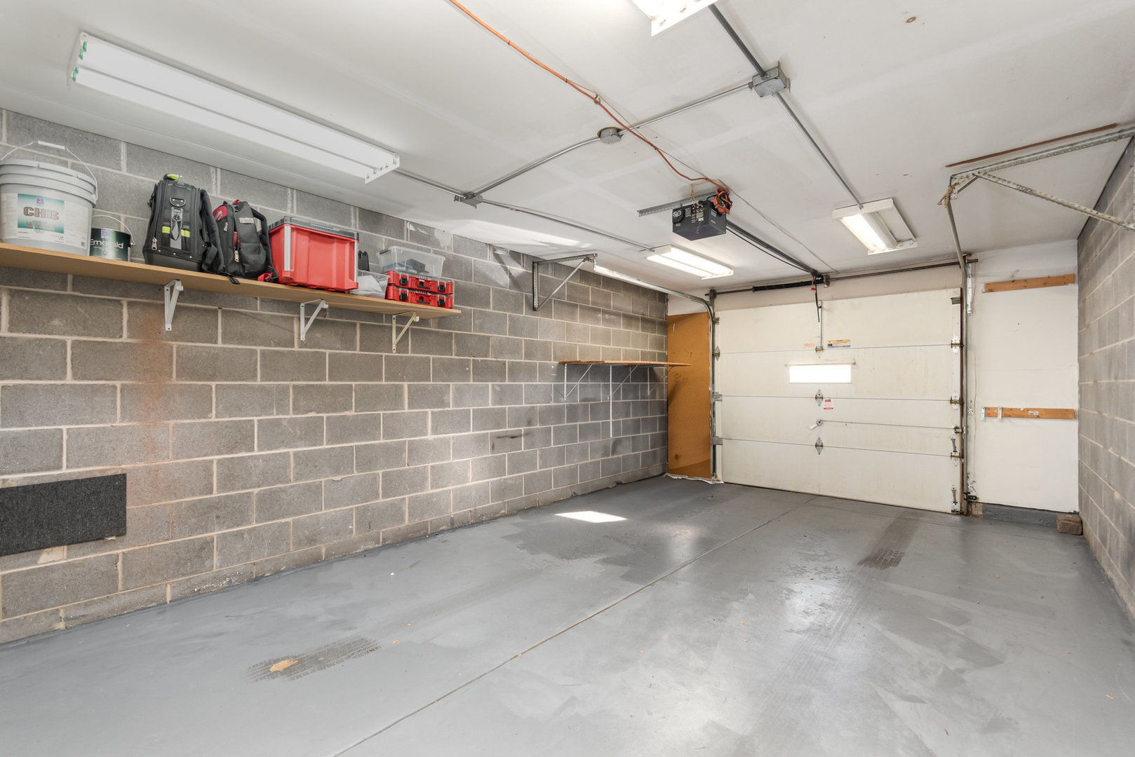 314 Covehill Court, Unit 314 Schaumburg, IL 60193 - Photo 11 of 18 a view of a garage room