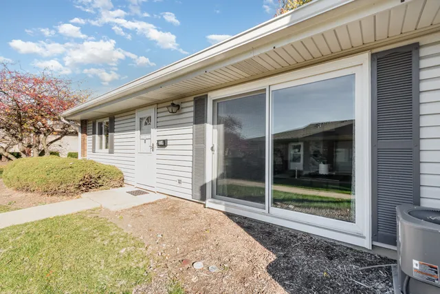 $274,853 | 314 Covehill Court, Unit 314, Schaumburg, IL 60193