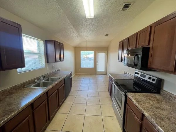$1,895 | 1502 Parrot Court, DeSoto, TX 75115