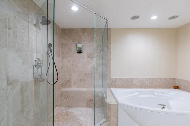 $1,350,000 | 20201 East Country Club Drive, Unit 706, Aventura, FL 33180