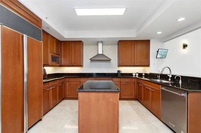 $1,350,000 | 20201 East Country Club Drive, Unit 706, Aventura, FL 33180