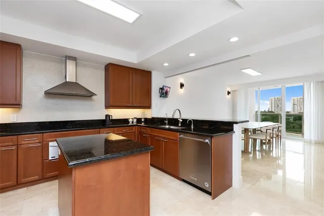 $1,350,000 | 20201 East Country Club Drive, Unit 706, Aventura, FL 33180