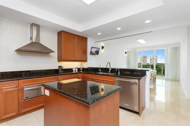 $1,350,000 | 20201 East Country Club Drive, Unit 706, Aventura, FL 33180