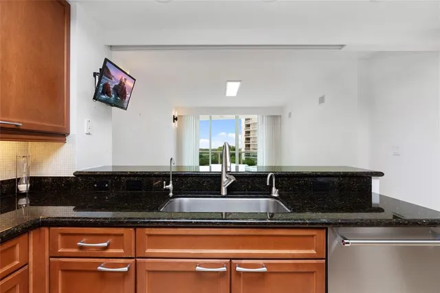 $1,350,000 | 20201 East Country Club Drive, Unit 706, Aventura, FL 33180