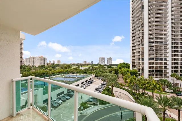 $1,350,000 | 20201 East Country Club Drive, Unit 706, Aventura, FL 33180