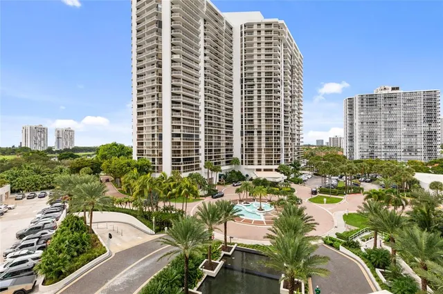 $1,350,000 | 20201 East Country Club Drive, Unit 706, Aventura, FL 33180