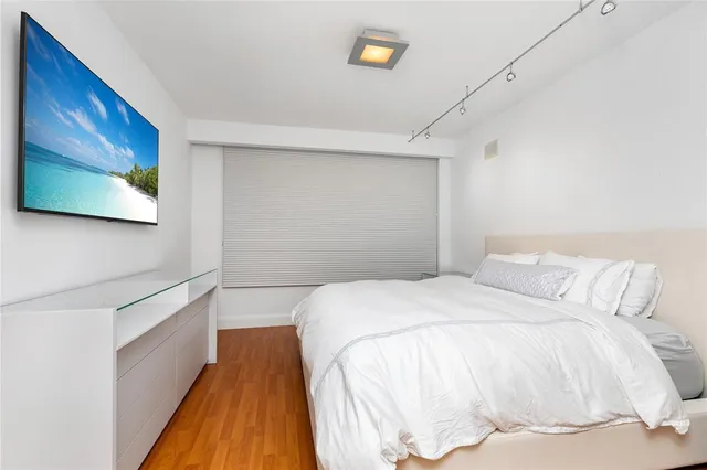 $1,350,000 | 20201 East Country Club Drive, Unit 706, Aventura, FL 33180