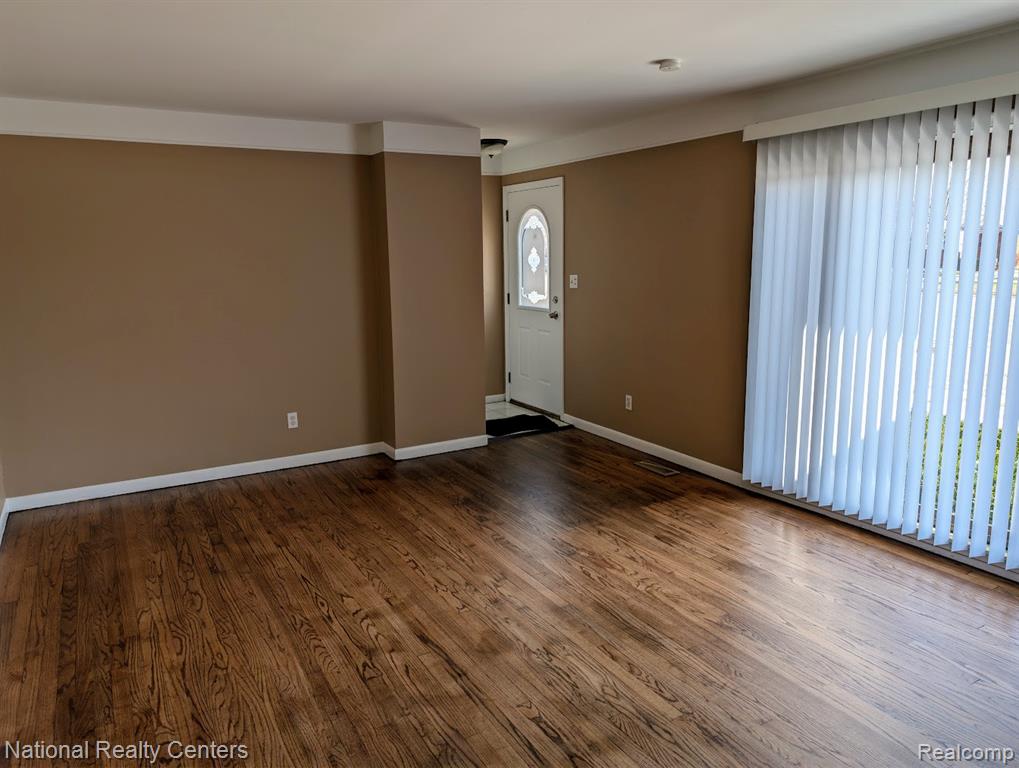 8849 Merriman Road Livonia, MI 48150 - Photo 4 of 25 Gallery Image 4