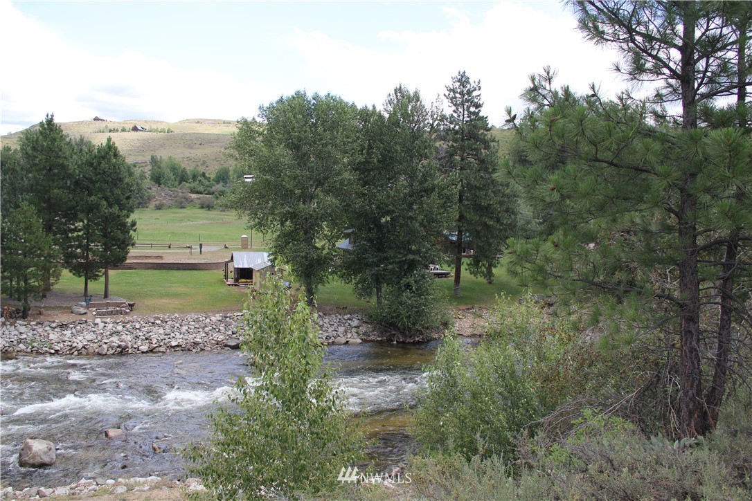 8 Riffle Loop Winthrop, WA 98862 - Photo 3 of 18 Gallery Image 3