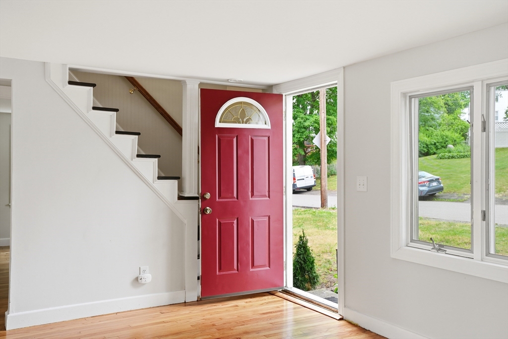 25 Julia Road Weymouth, MA 02191 - Photo 3 of 34