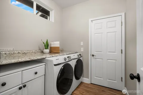 $1,178,000 | 7306 Douglas Avenue Southeast, Snoqualmie, WA 98065