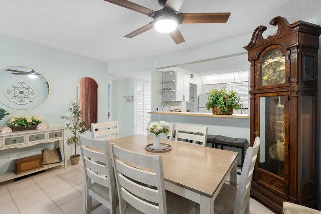 $189,000 | 1270 Southeast Parkview Place, Unit B5, Stuart, FL 34994