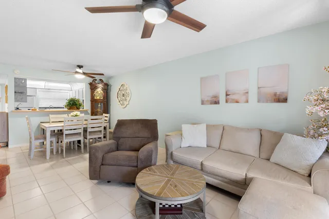 $189,000 | 1270 Southeast Parkview Place, Unit B5, Stuart, FL 34994