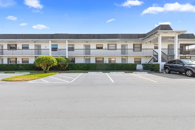 $189,000 | 1270 Southeast Parkview Place, Unit B5, Stuart, FL 34994