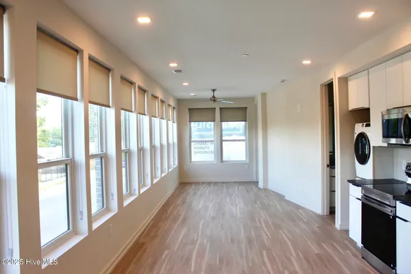 $1,475 | 1124 Castle Street, Unit 201, Wilmington, NC 28401