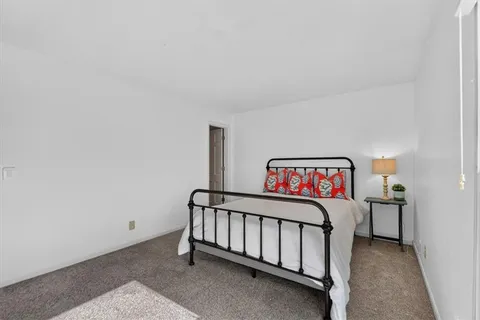 $169,900 | 3608 Gillham Road, Unit 26, Kansas City, MO 64111
