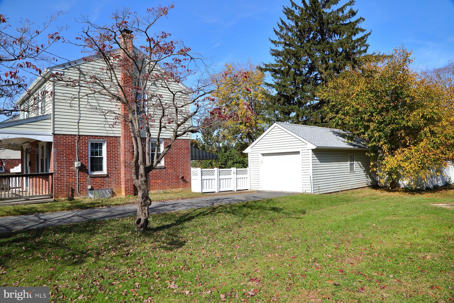 2009 Hemlock Road Lancaster, PA 17603 - Photo 4 of 24 Gallery Image 4