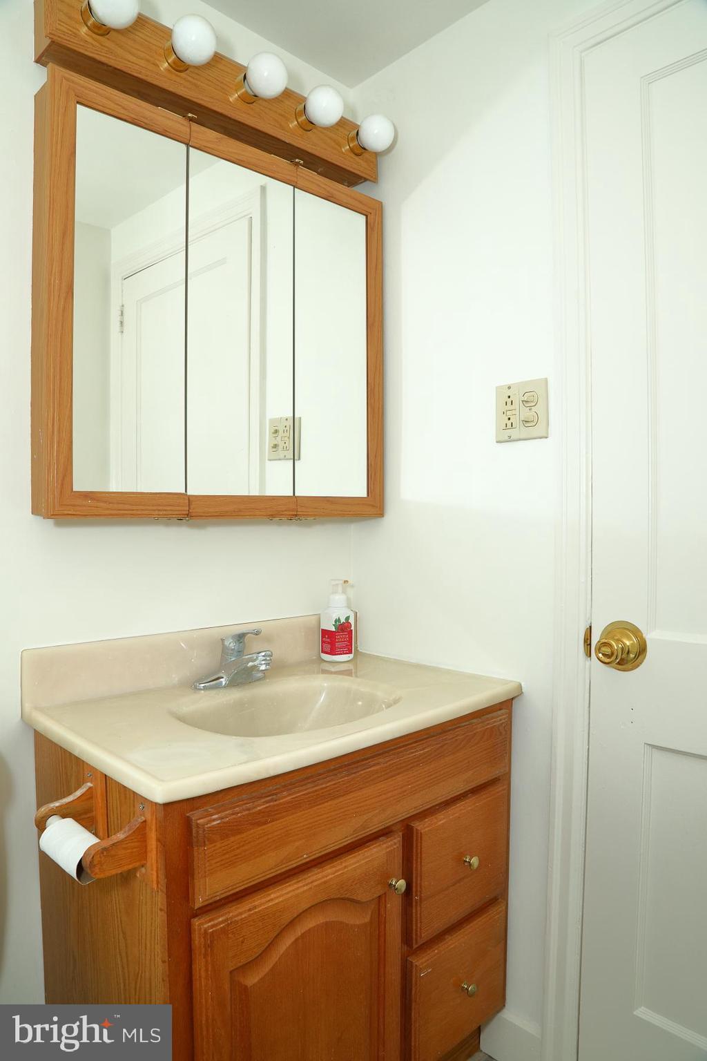 2009 Hemlock Road Lancaster, PA 17603 - Photo 10 of 24 Gallery Image 10