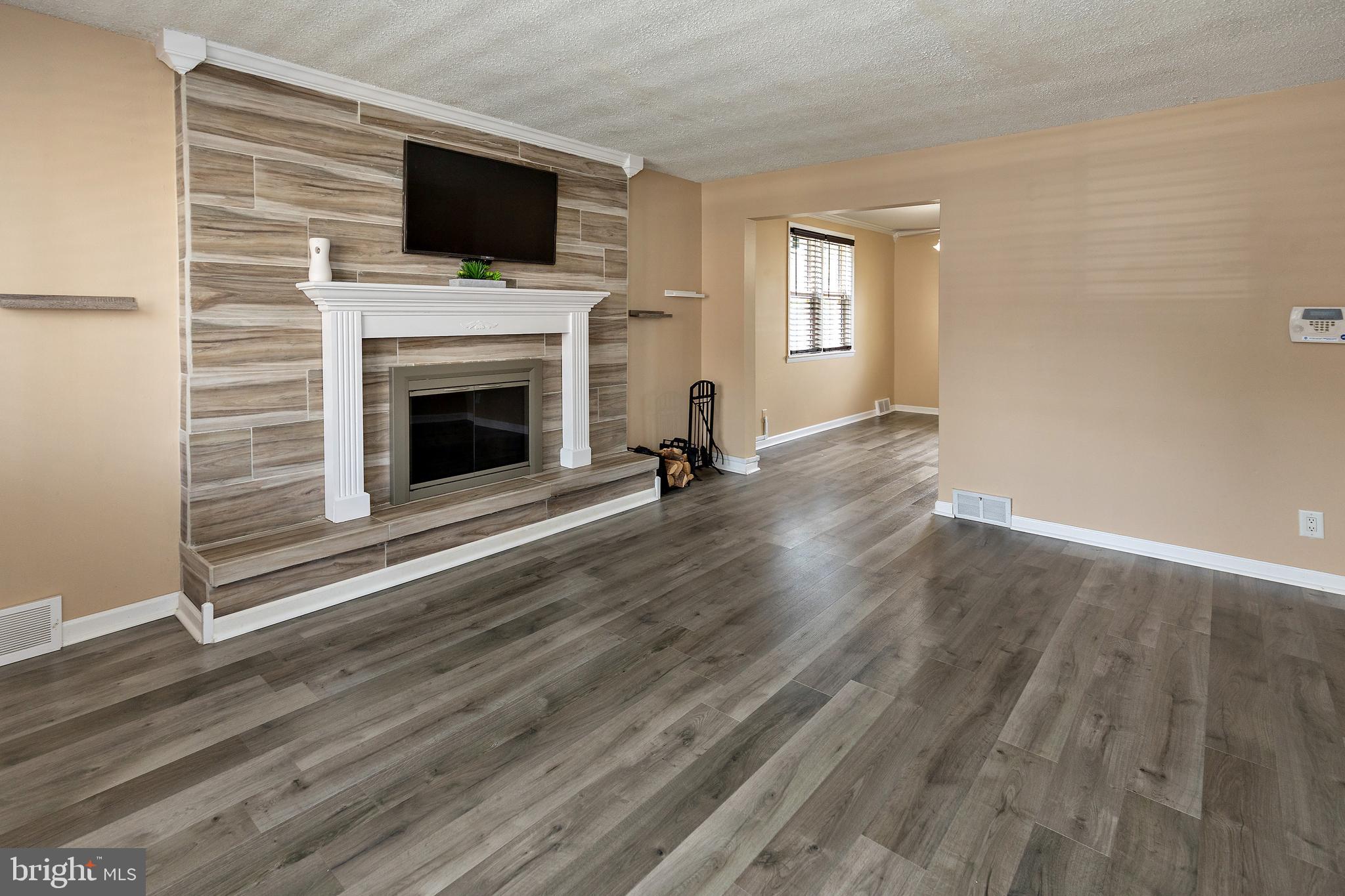 2867 Cushing Road Camden, NJ 08104 - Photo 3 of 23 Living Room