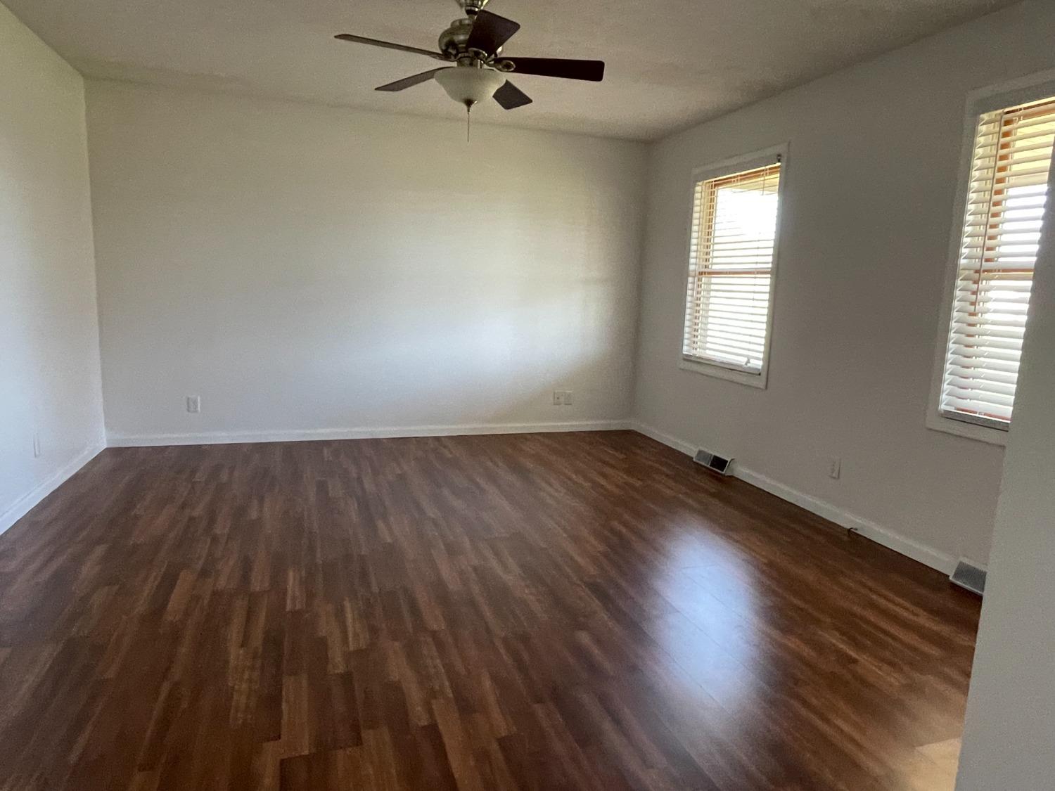 6787 Bud Ballard Rd Road Florence, IN 47020 - Photo 19 of 31 Living Room