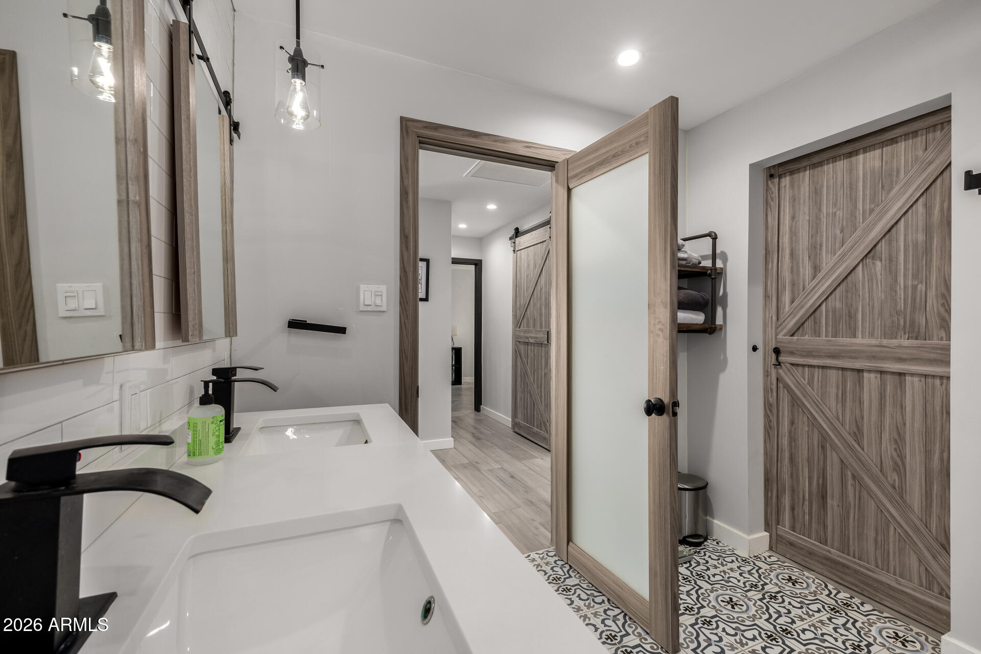 2402 North 37th Street Phoenix, AZ 85008 - Photo 29 of 44 a bathroom with a bathtub and a shower