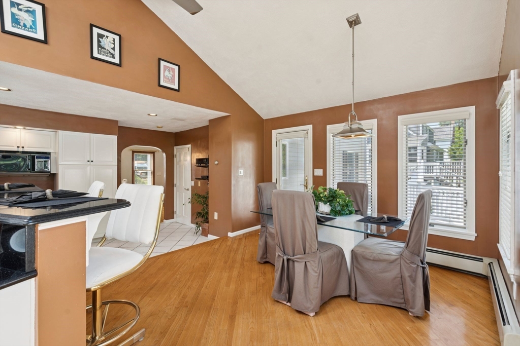 42 Woodland Road Wakefield, MA 01880 - Photo 4 of 41