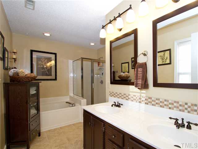 5508 Bridford Place Raleigh, NC 27613 - Photo 3 of 24 Gallery Image 3