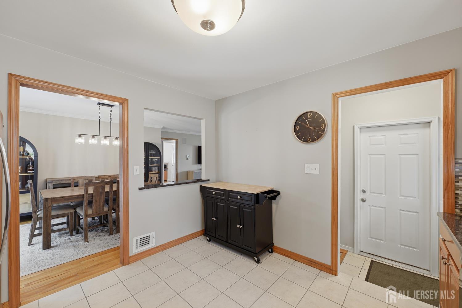 31 Middle Hill Road Colonia, NJ 07067 - Photo 13 of 50