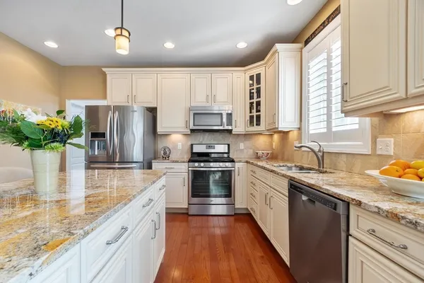 $725,000 | 25 Avebury Lane, Unit 22, Marlborough, MA 01752