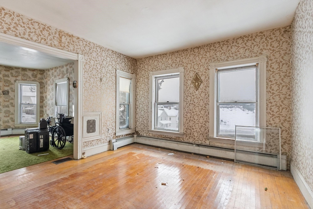 25 Mckinley Road Worcester, MA 01605 - Photo 23 of 40