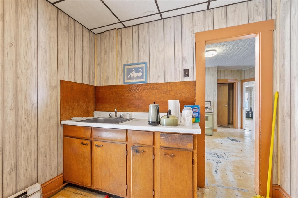 25 Mckinley Road Worcester, MA 01605 - Photo 28 of 40