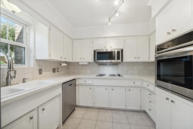 $2,200 | 1833 Saxony Lane, Houston, TX 77058