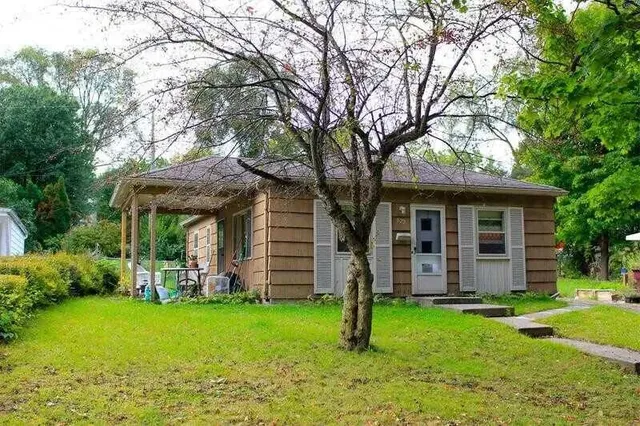 $319,900 | 822 Starwick Drive, Ann Arbor, MI 48105