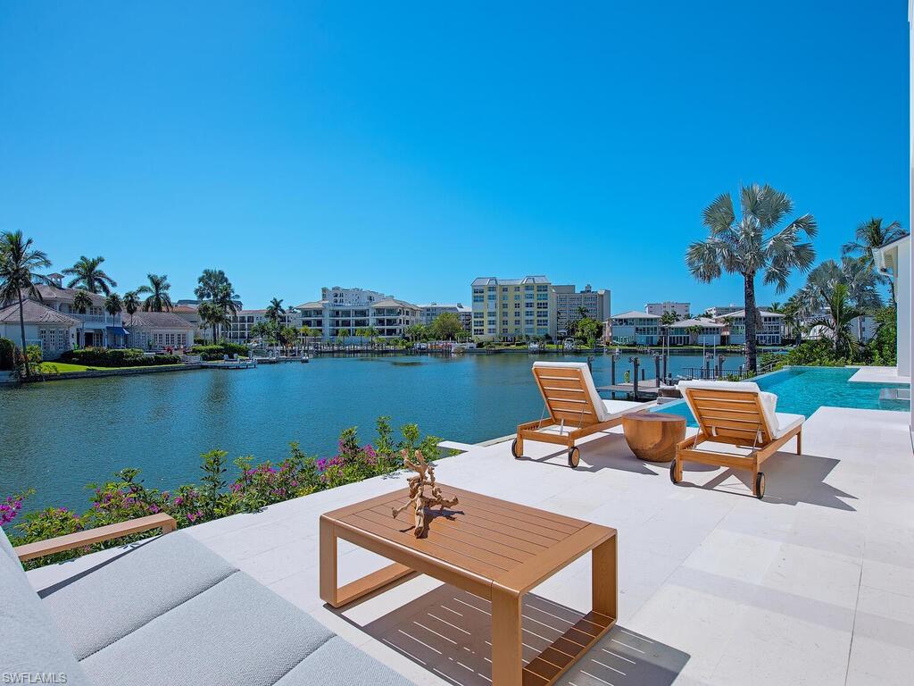 306 Springline Drive Naples, FL 34102 - Photo 13 of 50