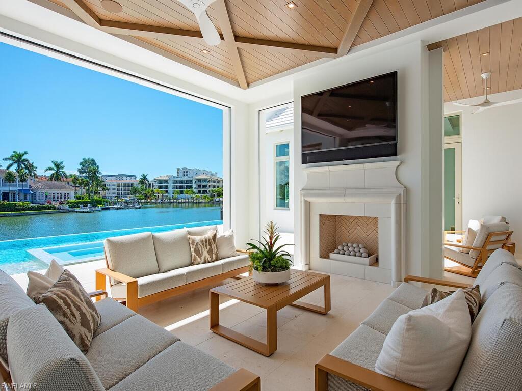 306 Springline Drive Naples, FL 34102 - Photo 14 of 50