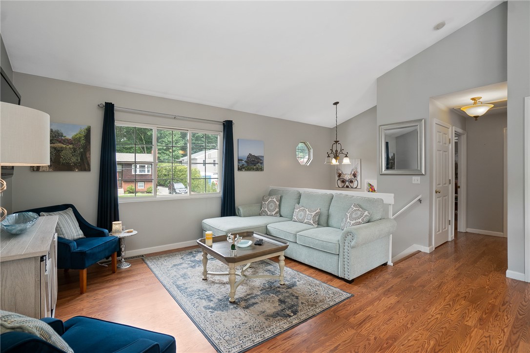 159 Mohawk Trail Cranston, RI 02921 - Photo 4 of 27 Gallery Image 4