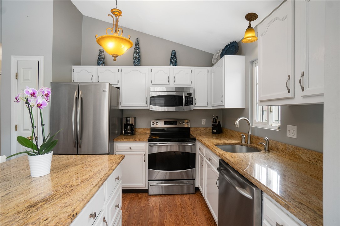 159 Mohawk Trail Cranston, RI 02921 - Photo 8 of 27 Gallery Image 8