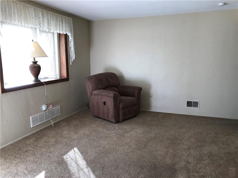 5352 Meadowcrest Road Pittsburgh, PA 15236 - Photo 2 of 23 Gallery Image 2