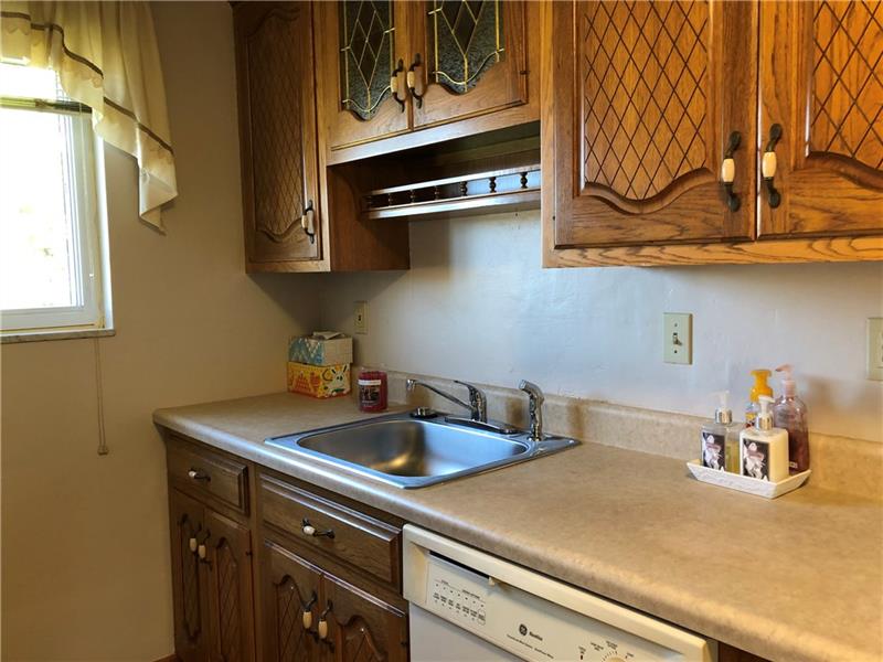 5352 Meadowcrest Road Pittsburgh, PA 15236 - Photo 11 of 23 Gallery Image 11