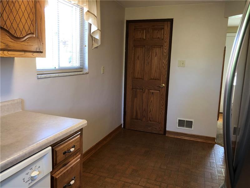 5352 Meadowcrest Road Pittsburgh, PA 15236 - Photo 13 of 23 Gallery Image 13