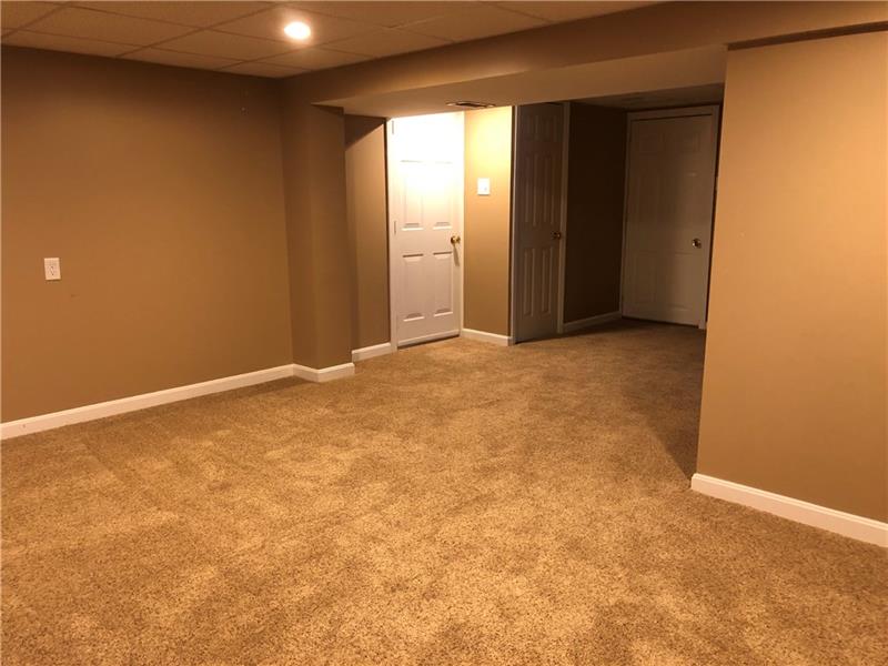 5352 Meadowcrest Road Pittsburgh, PA 15236 - Photo 16 of 23 Gallery Image 16