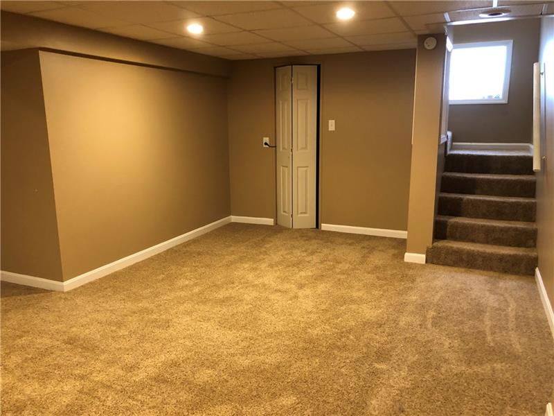 5352 Meadowcrest Road Pittsburgh, PA 15236 - Photo 17 of 23 Gallery Image 17