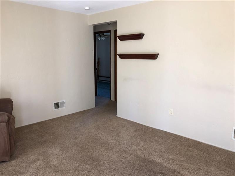 5352 Meadowcrest Road Pittsburgh, PA 15236 - Photo 4 of 23 Gallery Image 4