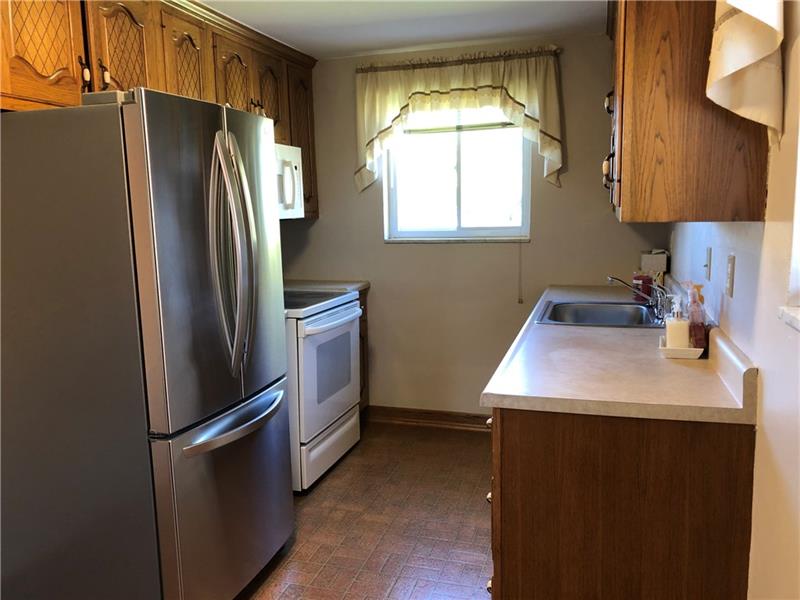 5352 Meadowcrest Road Pittsburgh, PA 15236 - Photo 10 of 23 Gallery Image 10