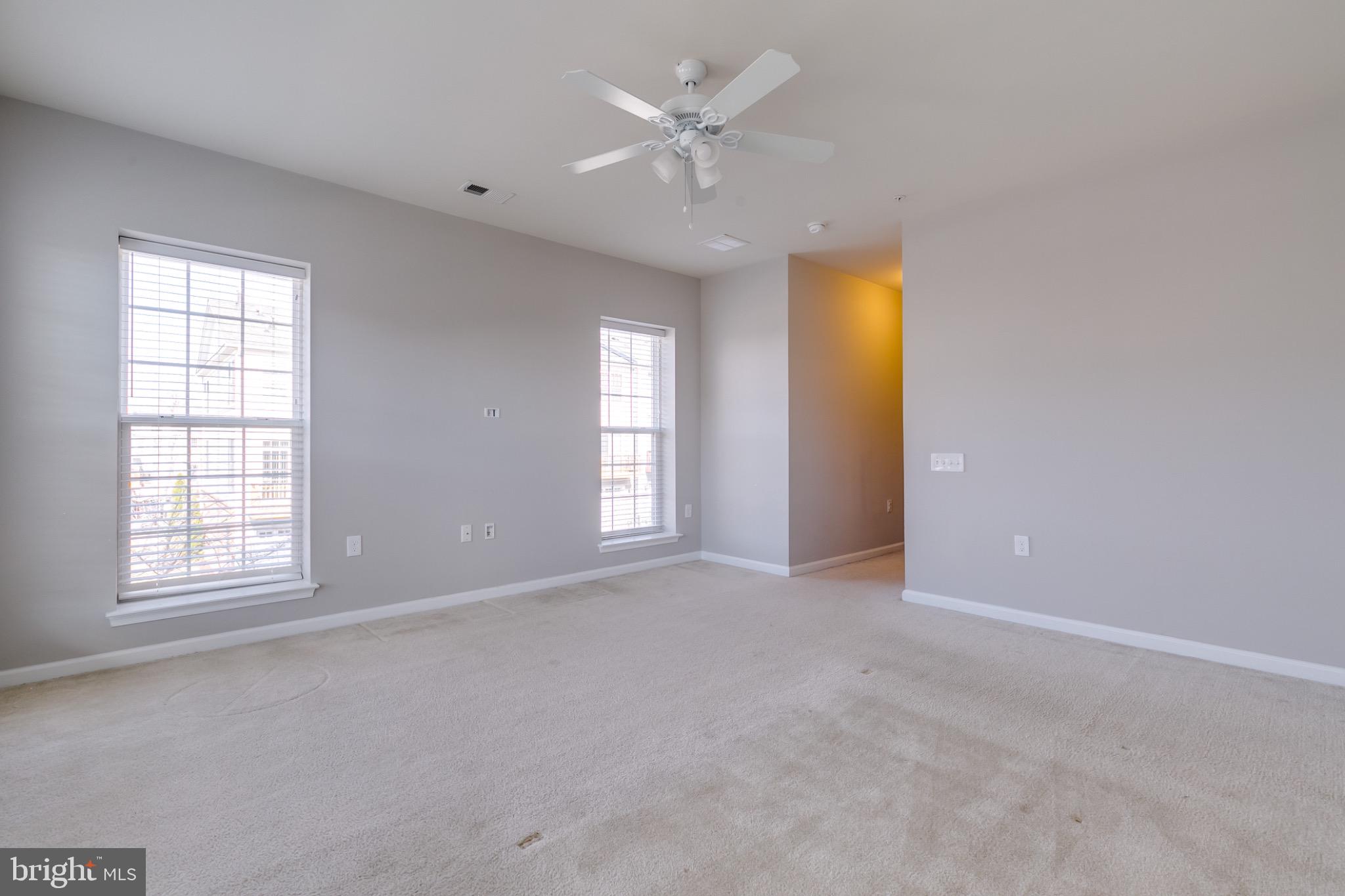 20581 Geddes Terrace Ashburn, VA 20147 - Photo 19 of 37 an empty room with windows and ceiling fan
