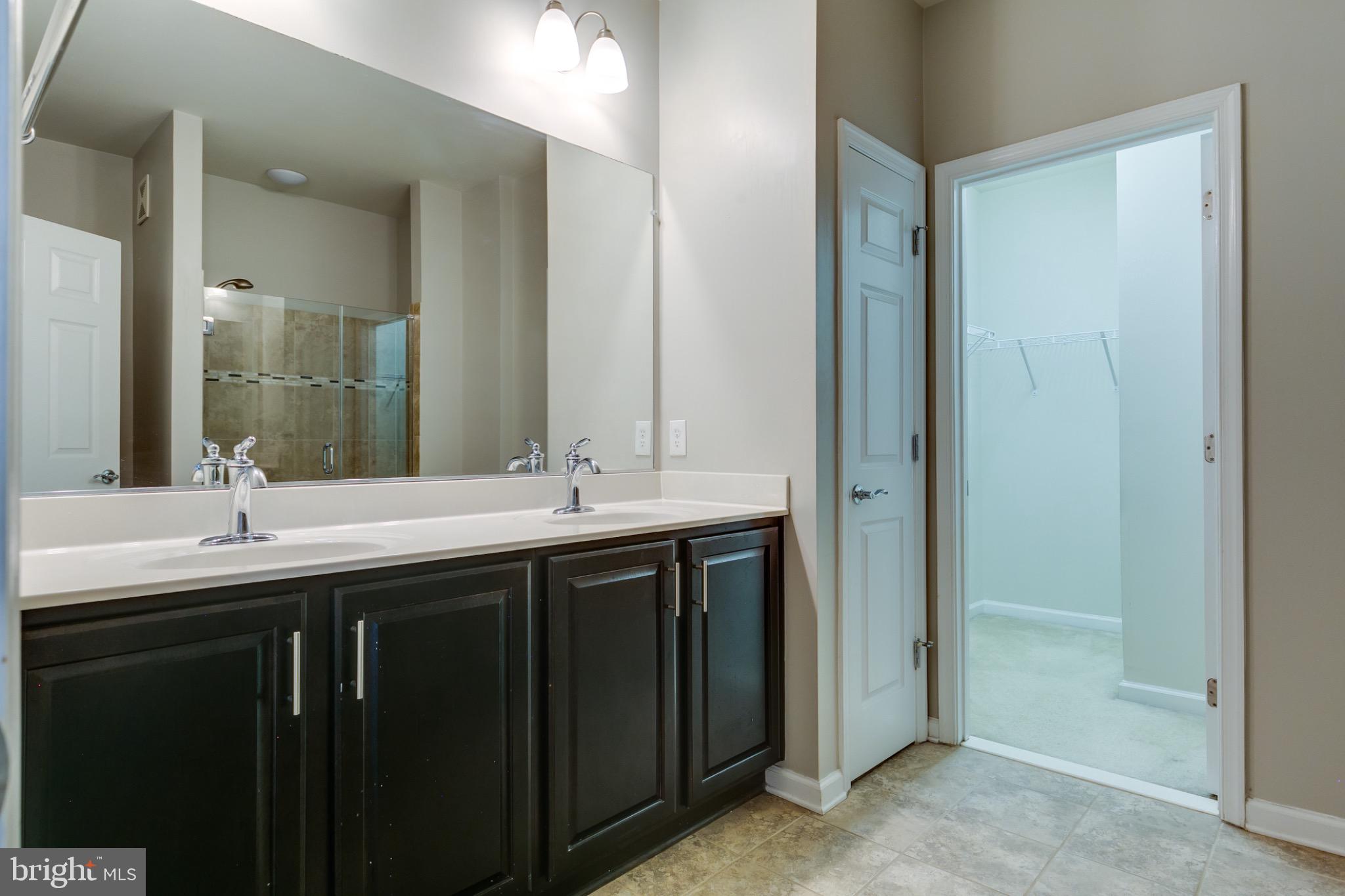 20581 Geddes Terrace Ashburn, VA 20147 - Photo 21 of 37 a bathroom with double sink and a mirror