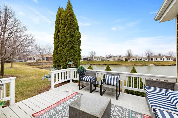 $279,000 | 110 Jockey Court, Grayslake, IL 60030